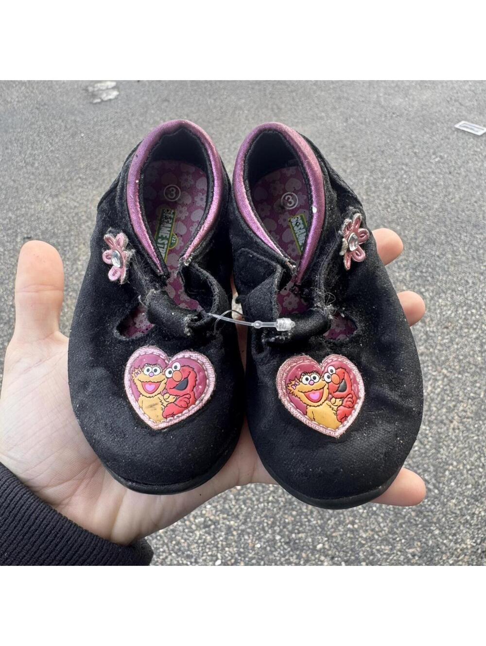 2006 Elmo and Zoe Sesame Street black baby shoes sneakers worn vintage y2k